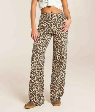 Women’s boutique pants and western-inspired styles at Southern Soul & Co. in Keller, Texas